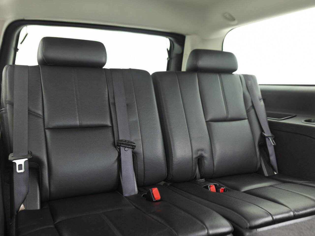Used 2013 Chevrolet Suburban LT w/ Luxury Package AWD/4WD image 37
