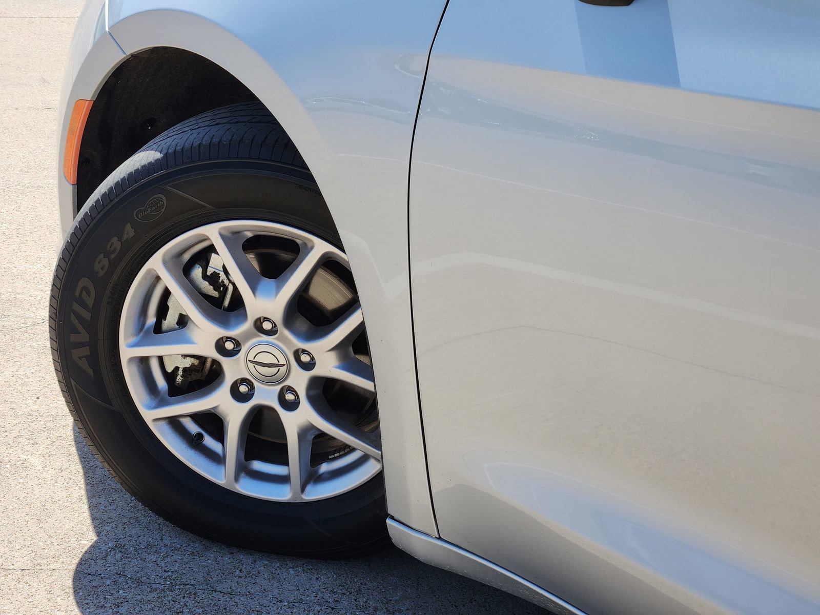 Used 2023 Chrysler Voyager LX image 17