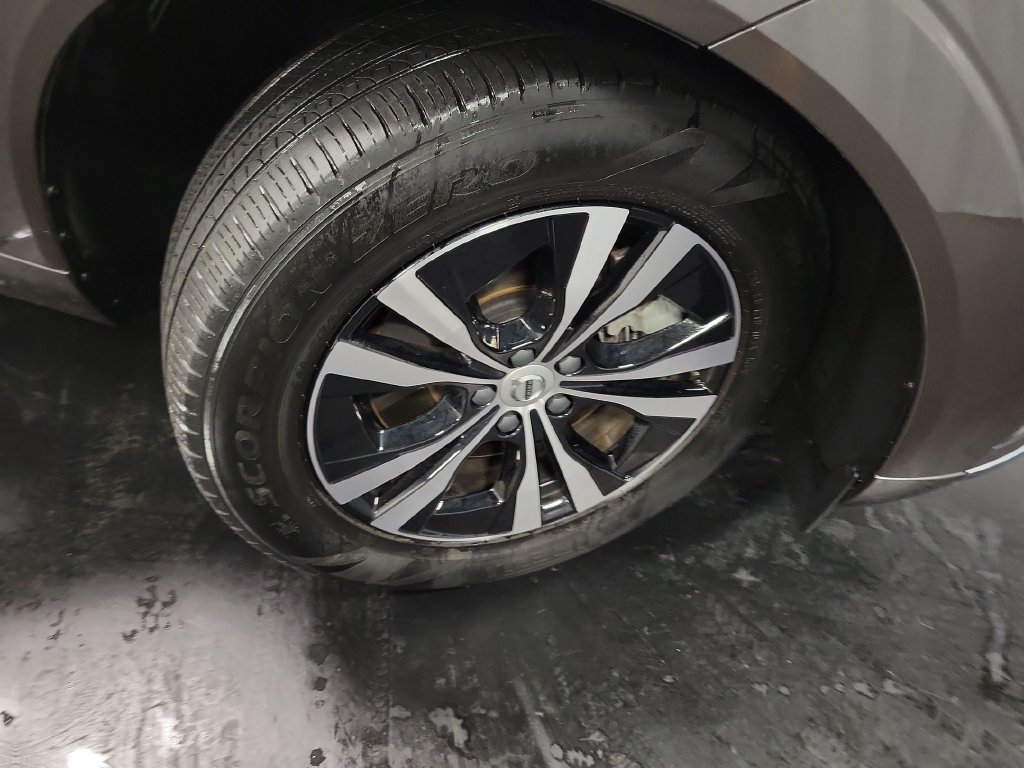 Used 2023 Volvo XC60 T8 Core AWD/4WD image 10