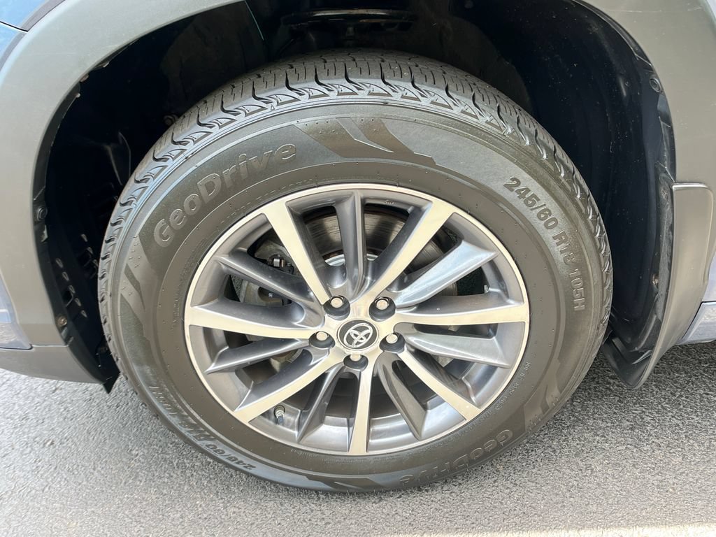 Used 2018 Toyota Highlander XLE AWD/4WD image 26