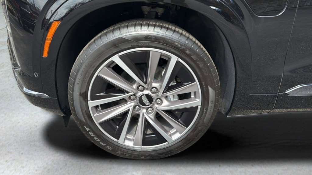 Certified 2026 Cadillac Vistiq Sport w/ LPO, Floor Liner Package AWD/4WD image 14