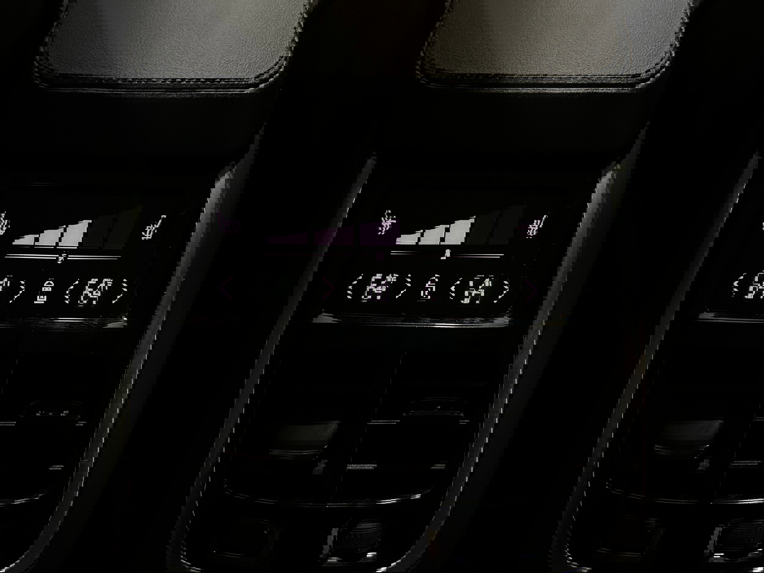 Used 2023 Volvo XC90 B6 Plus image 30