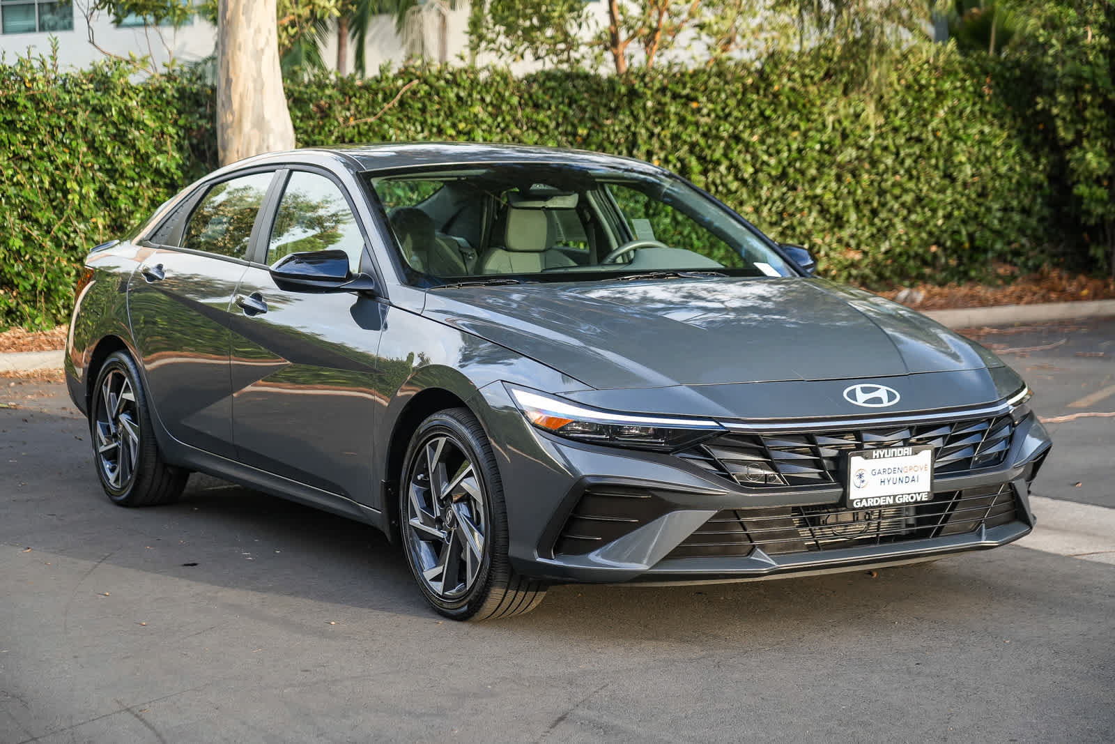 Used 2025 Hyundai Elantra SEL FWD image 5