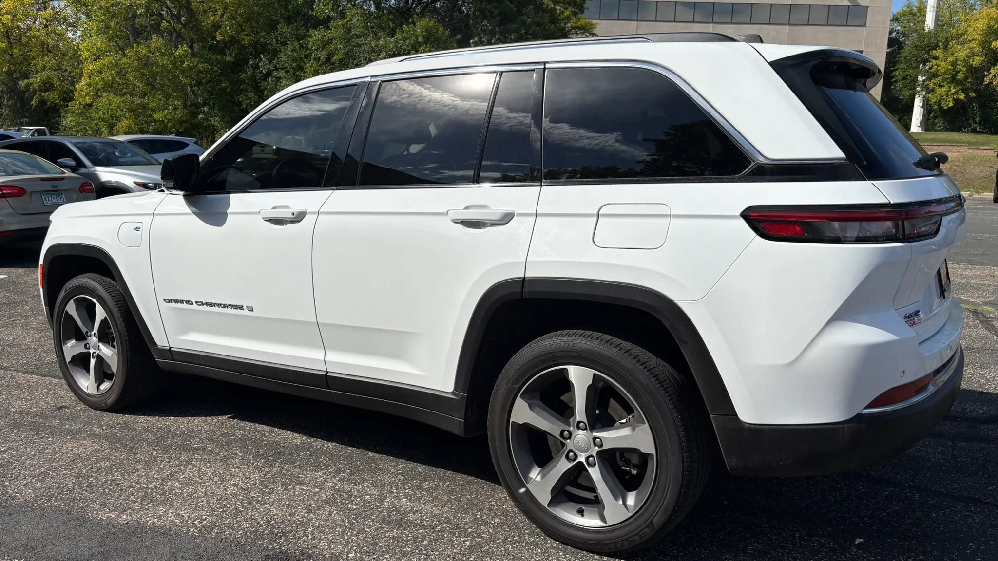 Used 2022 Jeep Grand Cherokee Limited 4xe w/ Luxury Tech Group II AWD/4WD image 6