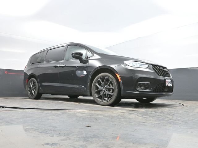 Used 2023 Chrysler Pacifica Touring-L w/ S Appearance Package AWD/4WD image 46