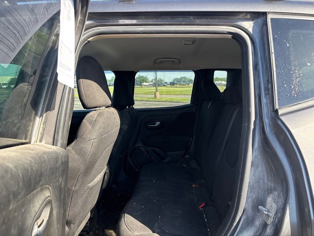 Used 2017 Jeep Renegade Latitude AWD/4WD image 9