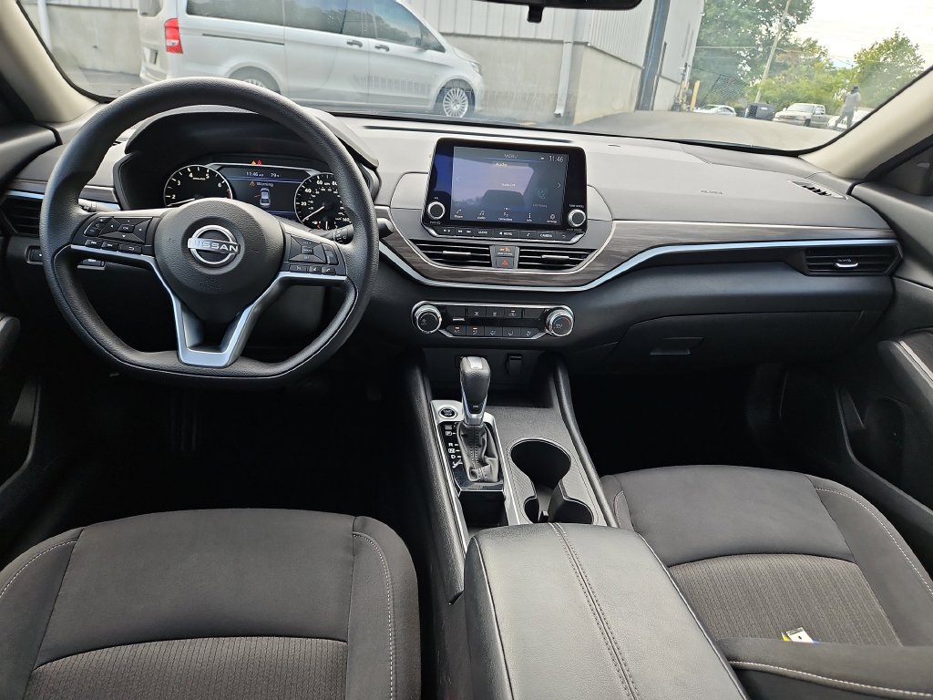 Used 2025 Nissan Altima 2.5 SV FWD image 11