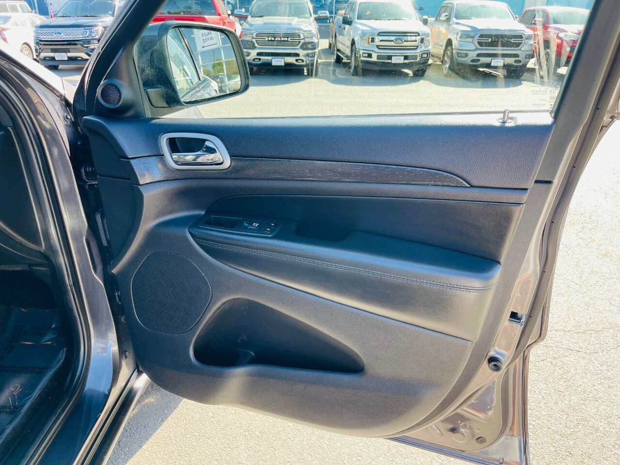 Used 2018 Jeep Grand Cherokee Altitude image 39