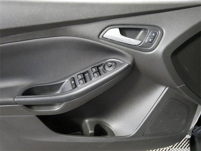 Used 2016 Ford Focus SE w/ SE Power Seat Package image 17