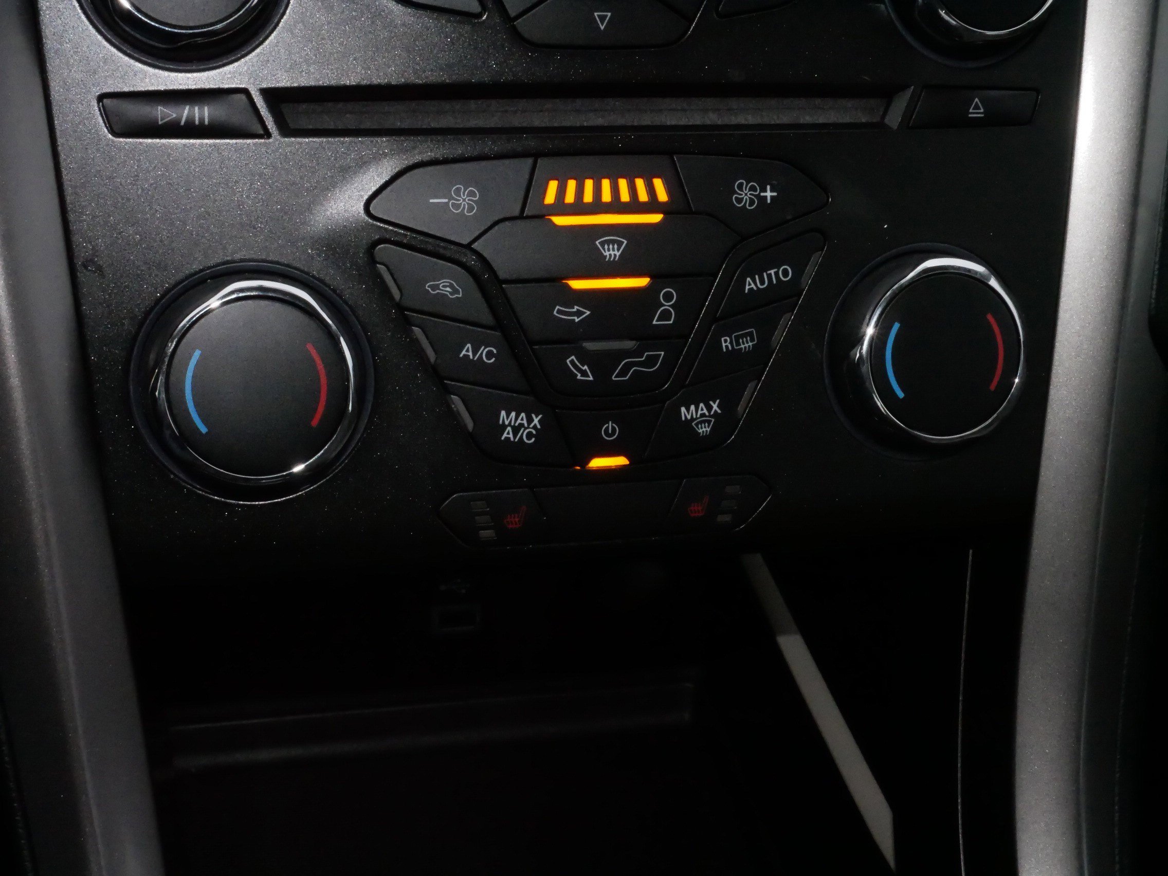 Used 2018 Ford Fusion SE image 23