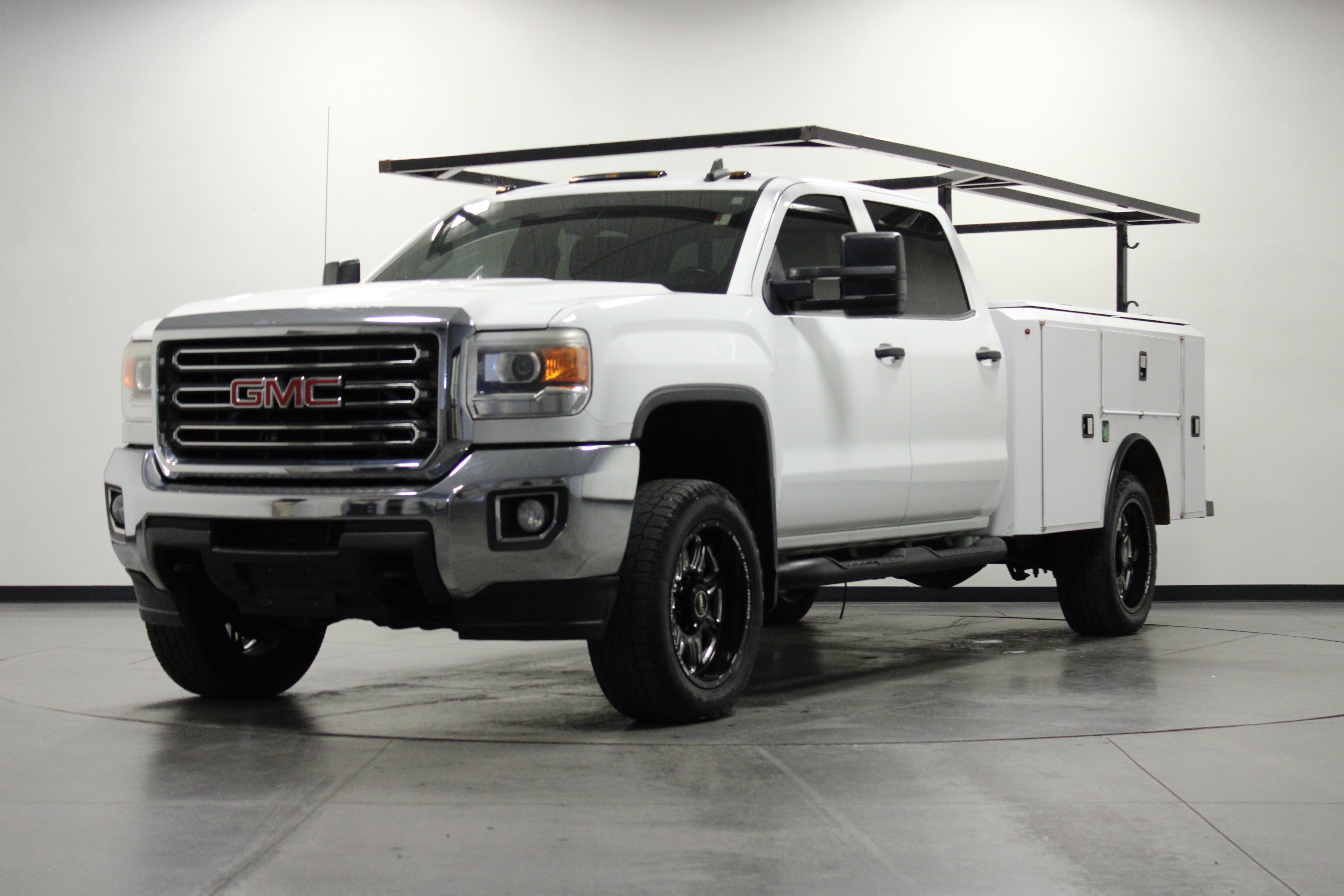 Used 2015 GMC Sierra 2500 SLE w/ SLE Preferred Package AWD/4WD image 8