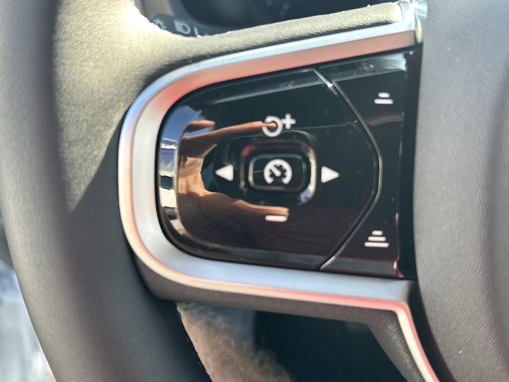New 2026 Volvo XC90 B6 Plus w/ Protection Package Premier image 21