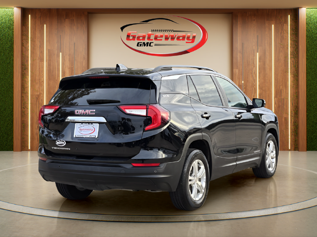 Used 2024 GMC Terrain SLE w/ Driver Convenience Package FWD image 5