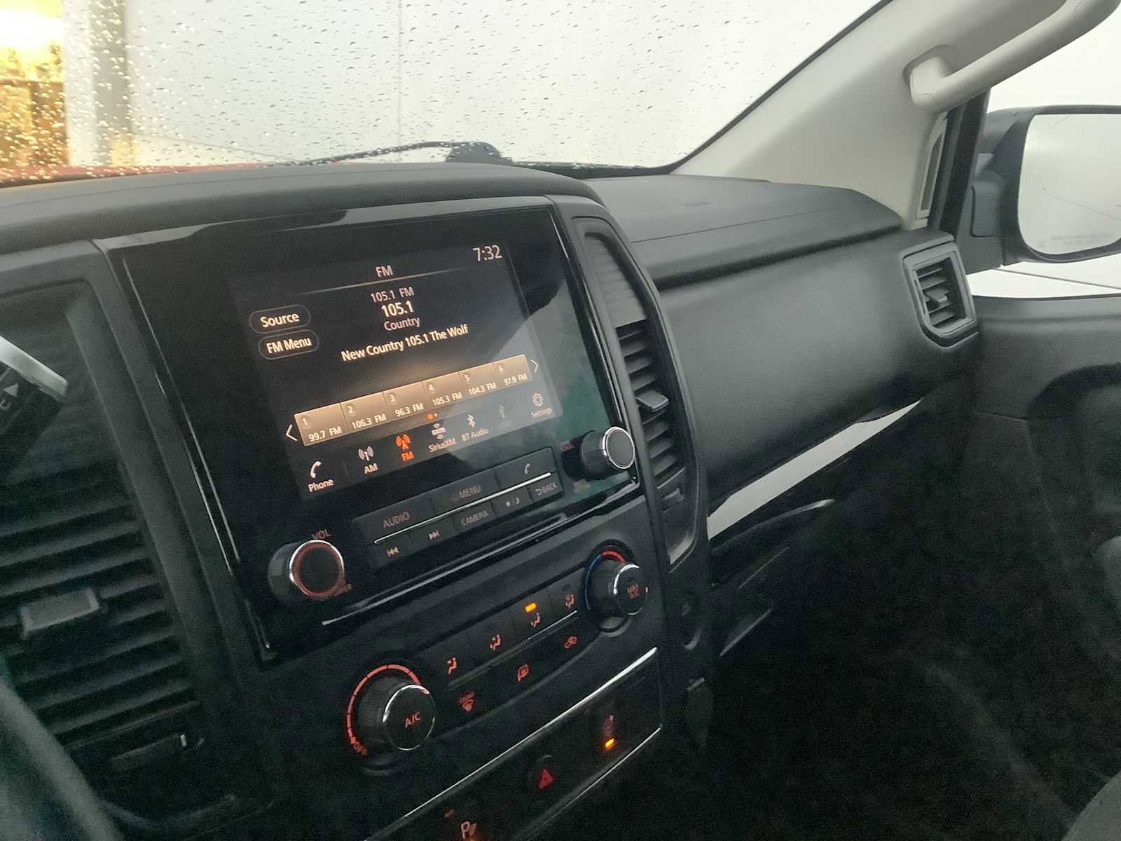 Used 2023 Nissan Titan SV image 17