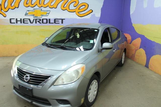Used 2014 Nissan Versa SV FWD image 4