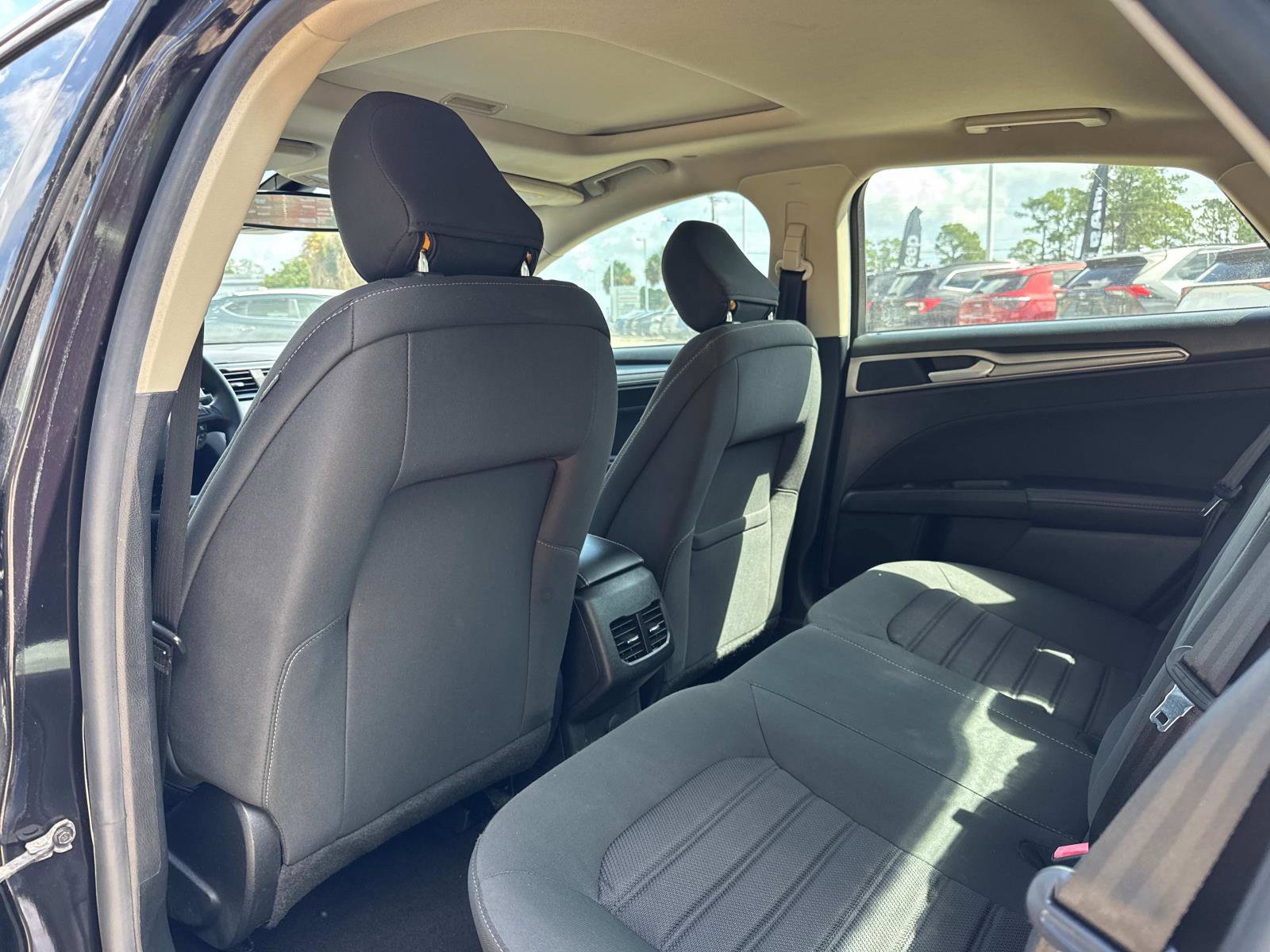 Used 2020 Ford Fusion SE image 14