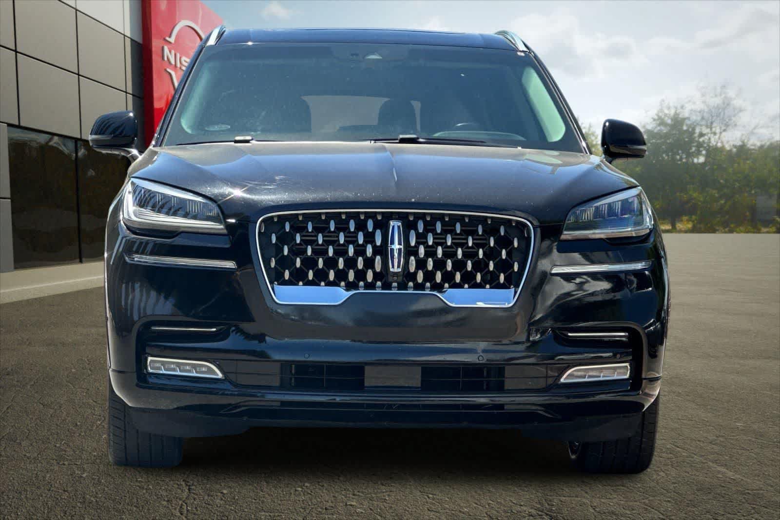 Used 2022 Lincoln Aviator Grand Touring w/ Class IV Trailer Tow Package AWD/4WD image 11