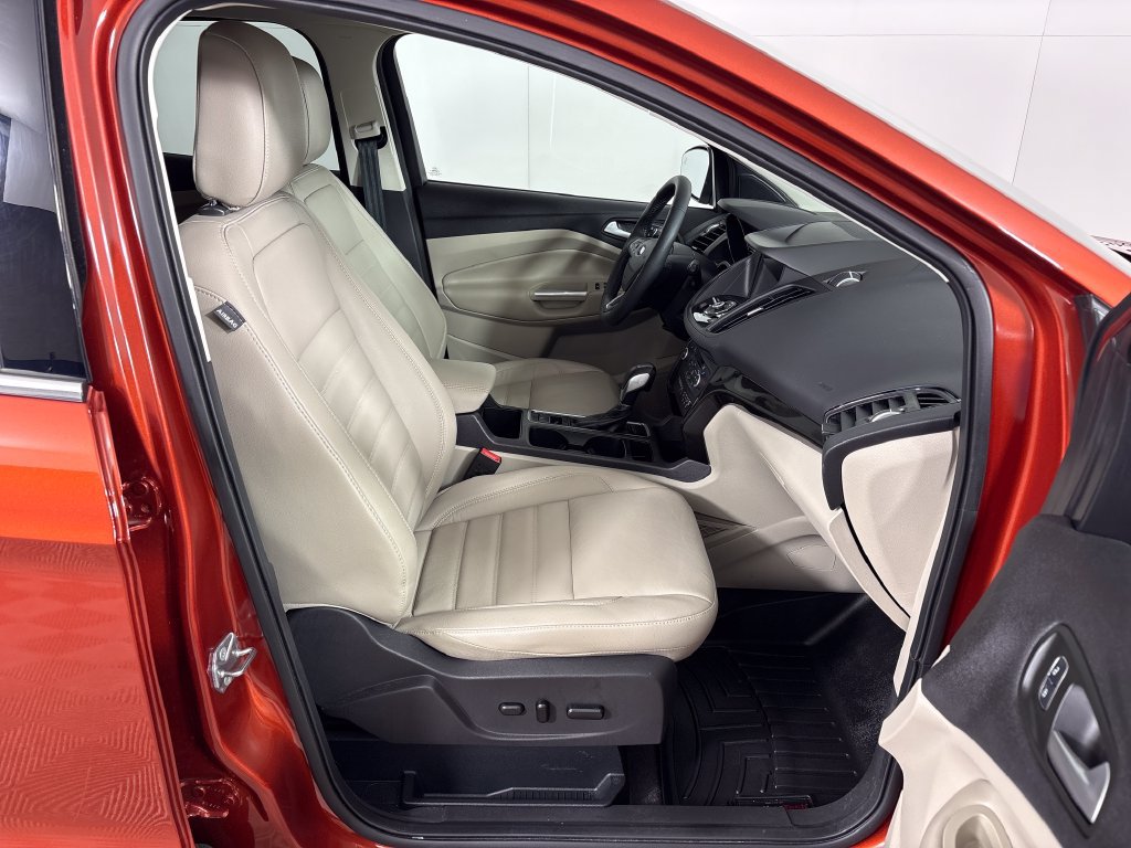 Certified 2019 Ford Escape Titanium FWD image 6
