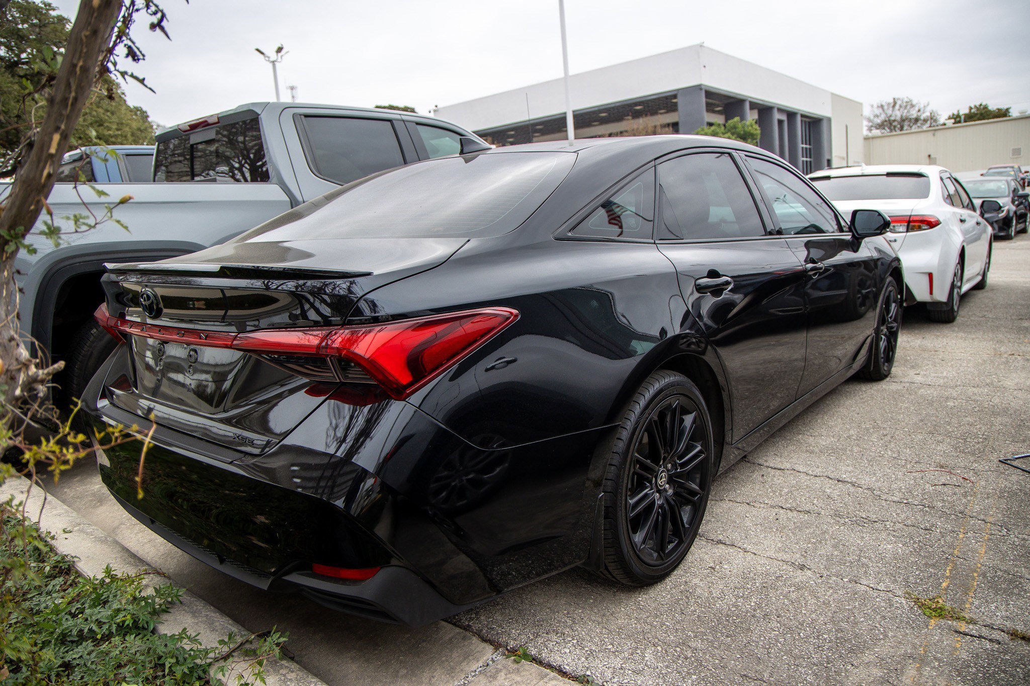 Used 2022 Toyota Avalon XSE image 7