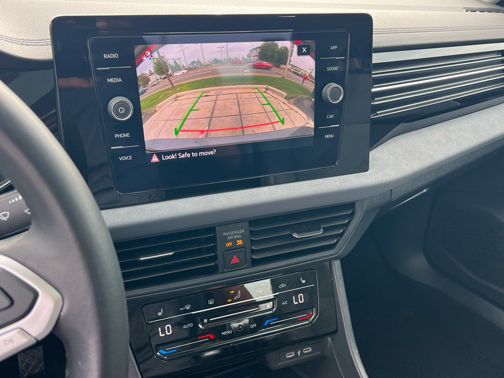 Used 2025 Volkswagen Jetta SE FWD image 18