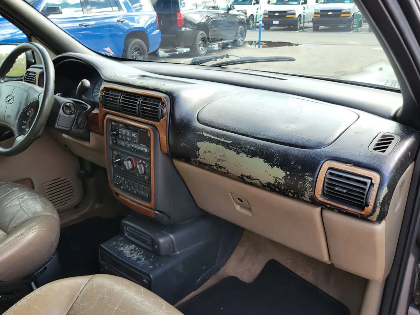 Used 1999 Oldsmobile Silhouette Premiere w/ Towing Pkg FWD image 5