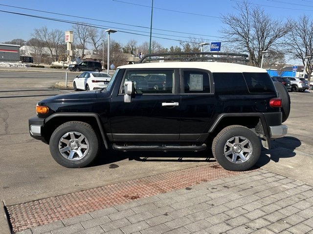 Used 2014 Toyota FJ Cruiser 4WD w/ Convenience Package image 4