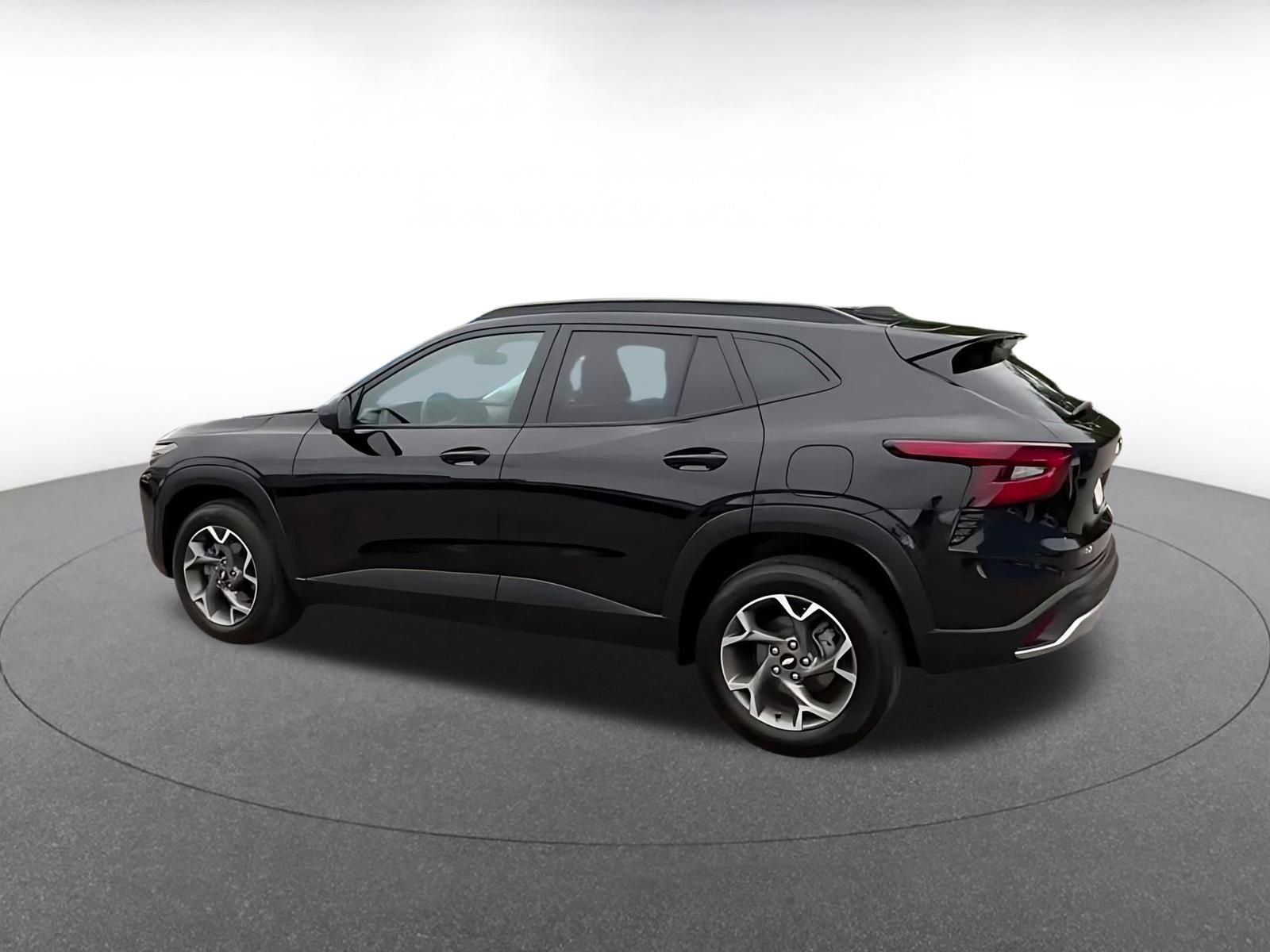 Used 2025 Chevrolet Trax LT FWD image 10