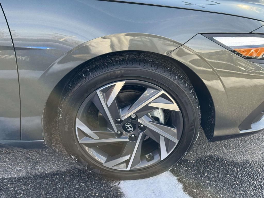 Certified 2025 Hyundai Elantra Sport image 6