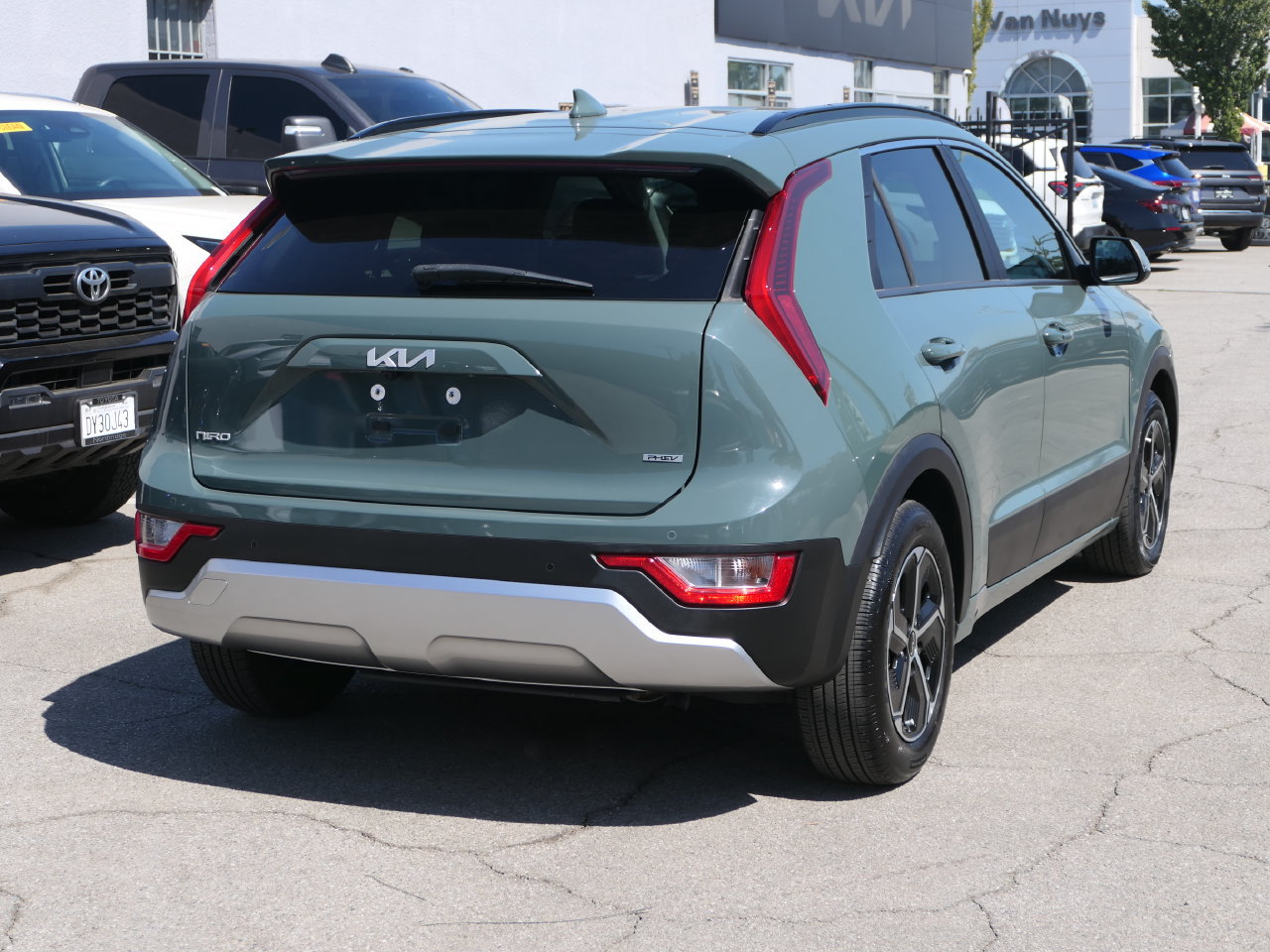 Used 2023 Kia Niro EX FWD image 3