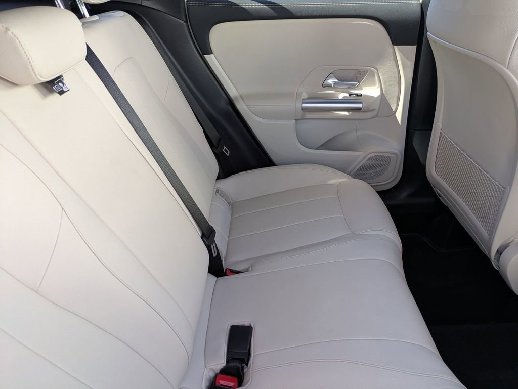 Used 2025 Mercedes-Benz GLA 250 4MATIC image 33