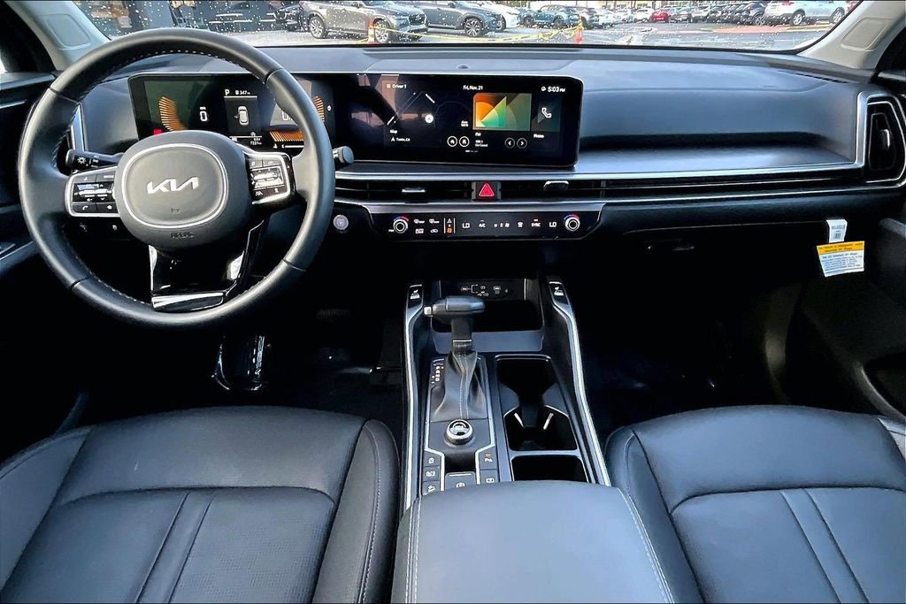 Used 2025 Kia Sorento S w/ Panoramic Sunroof Package image 11
