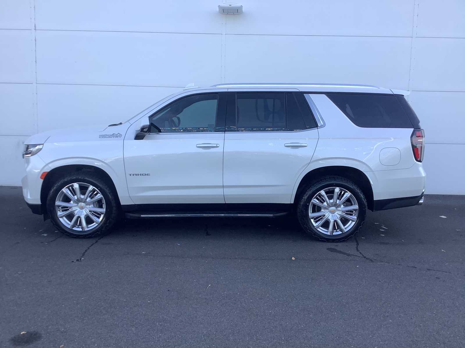 Used 2021 Chevrolet Tahoe High Country image 2