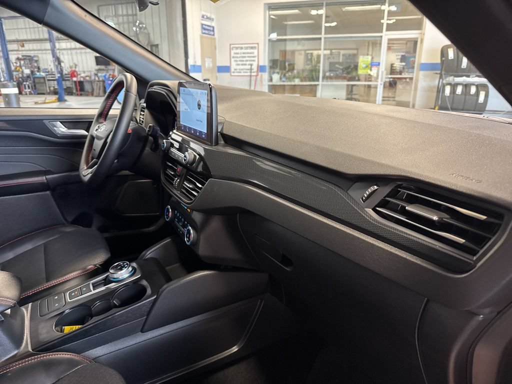 Used 2025 Ford Escape ST-Line AWD/4WD image 32