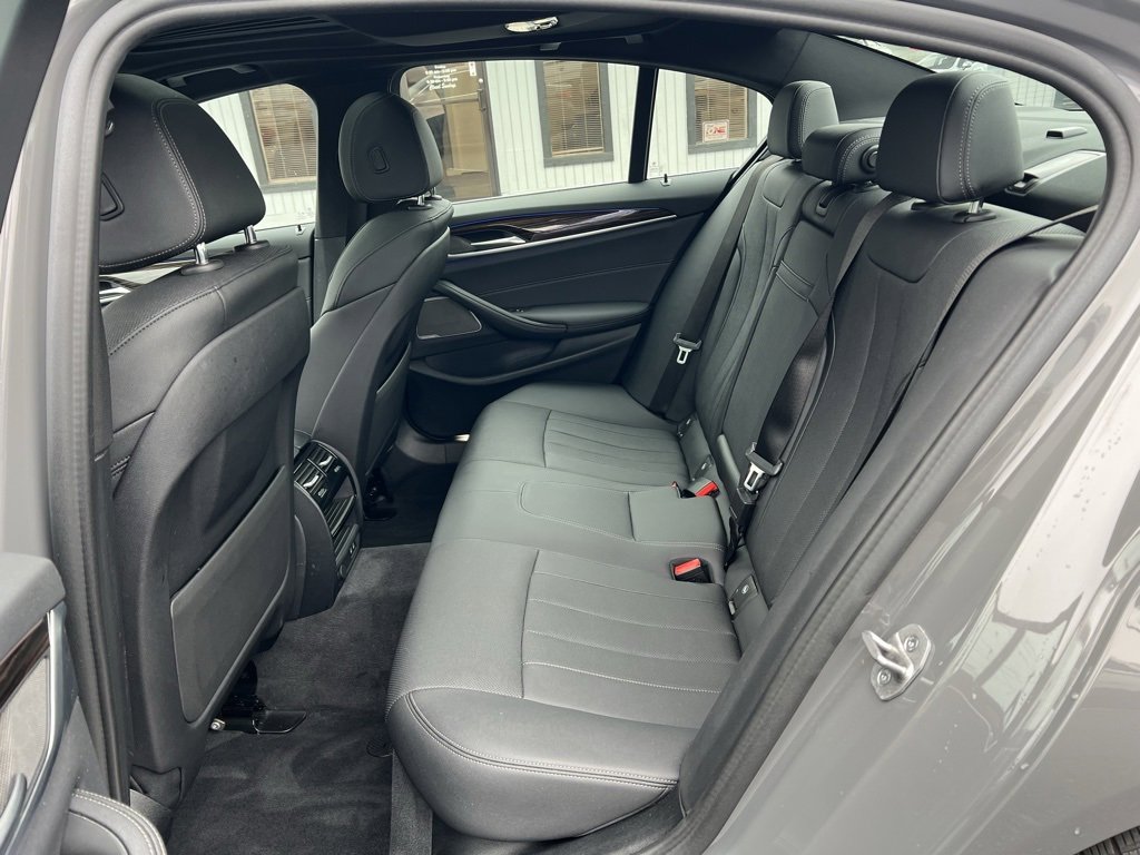 Used 2022 BMW 540i xDrive w/ Premium Package image 28