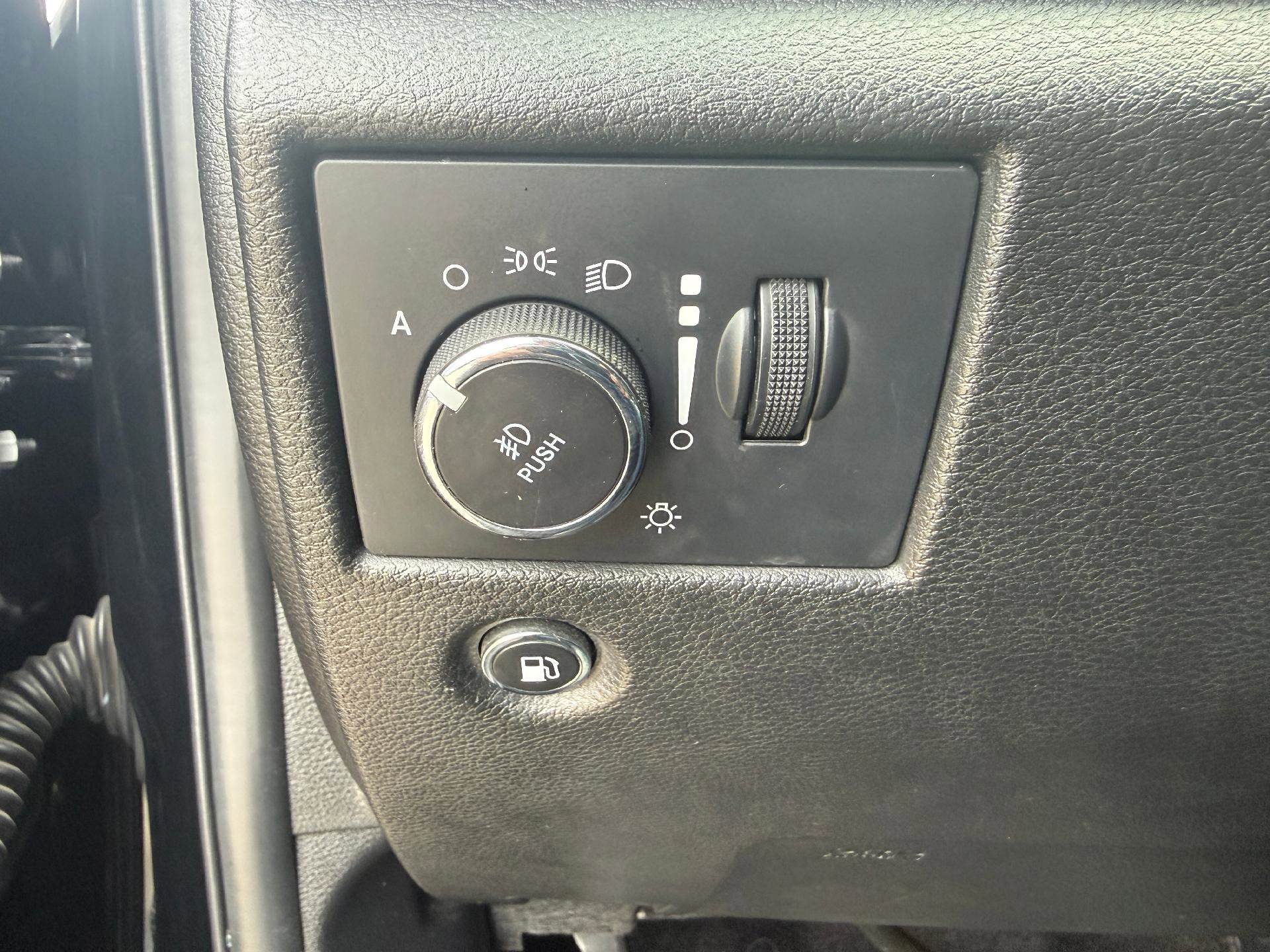 Used 2022 Jeep Grand Cherokee Laredo X image 18