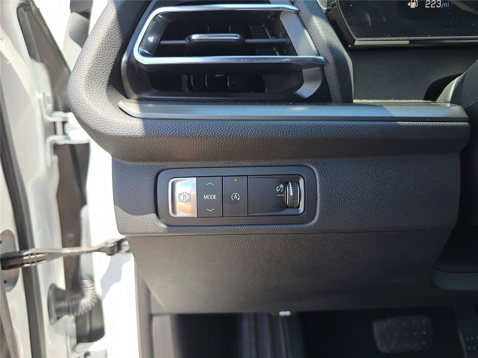 Used 2025 Chevrolet Traverse LT FWD image 34