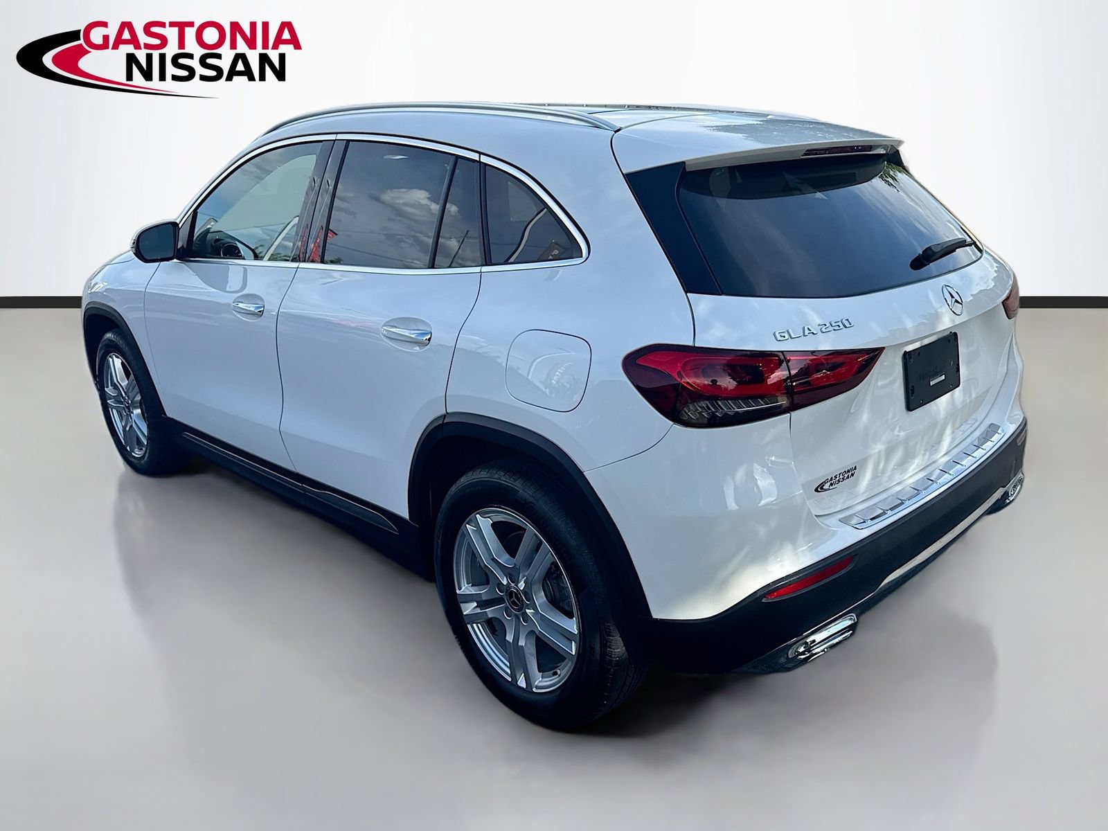 Used 2023 Mercedes-Benz GLA 250 w/ Premium Package image 6