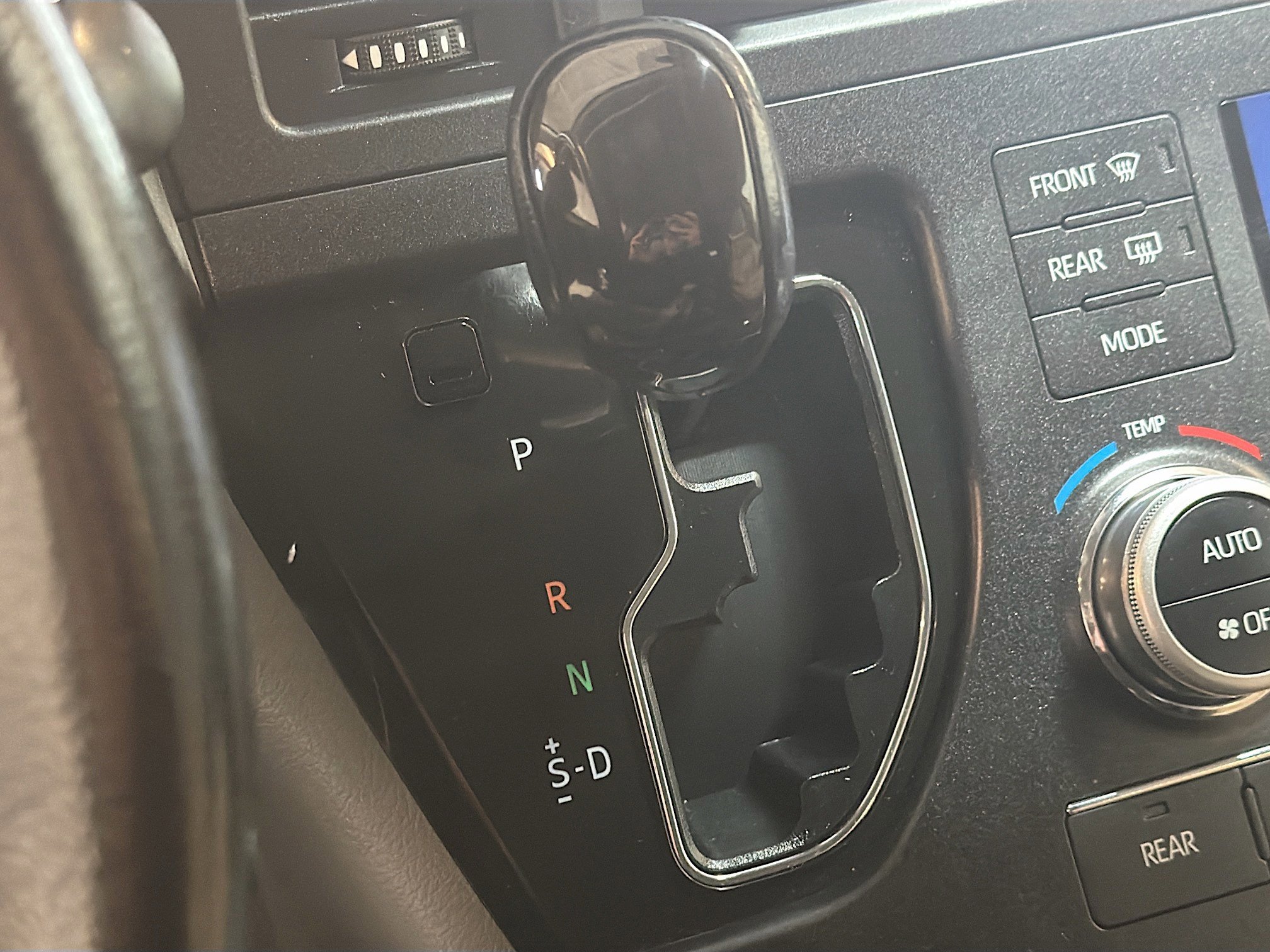 Used 2019 Toyota Sienna XLE image 25