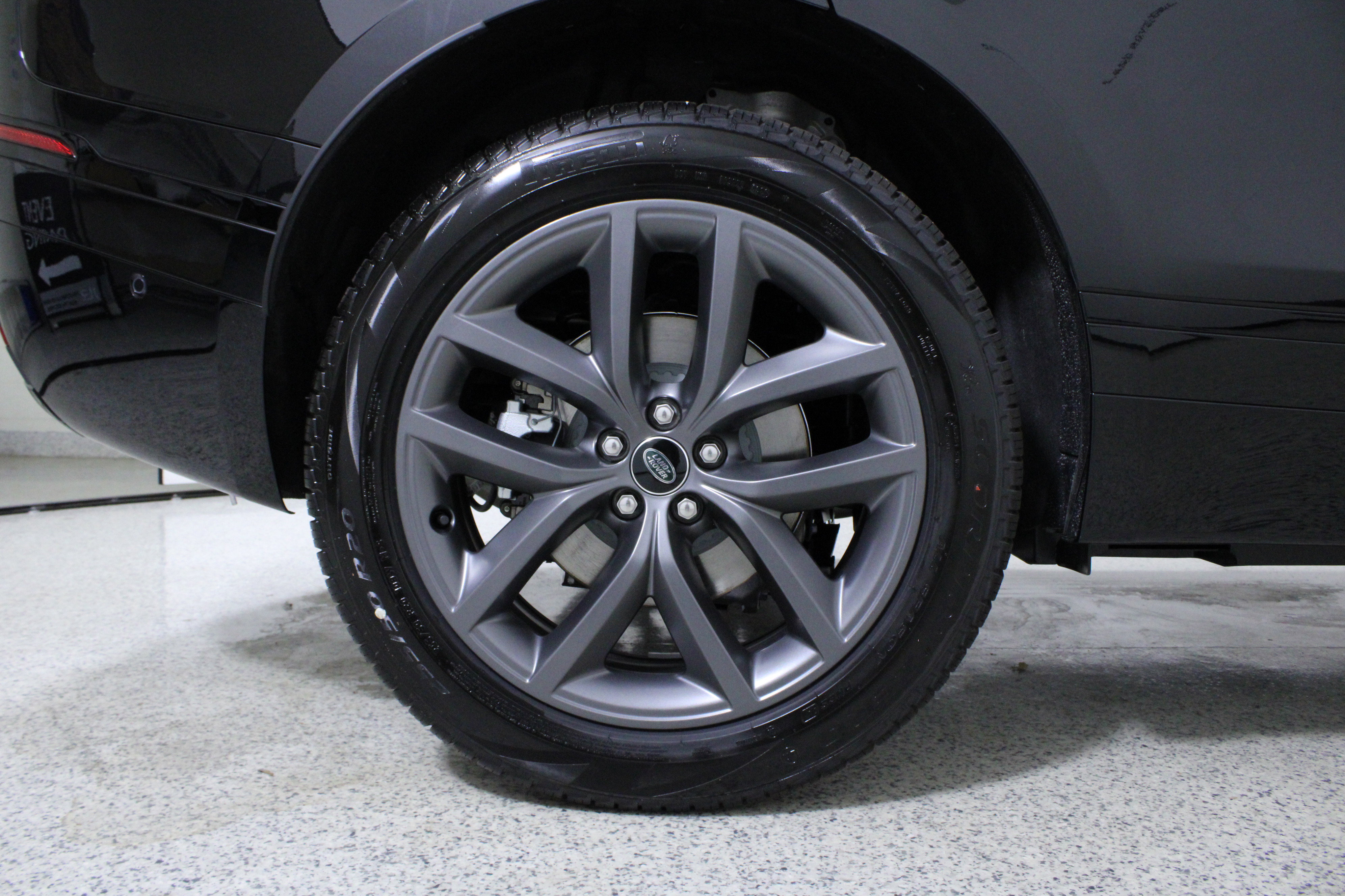 New 2026 Land Rover Range Rover Velar Dynamic SE image 8