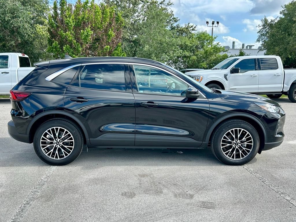 New 2023 Ford Escape SE FWD image 4