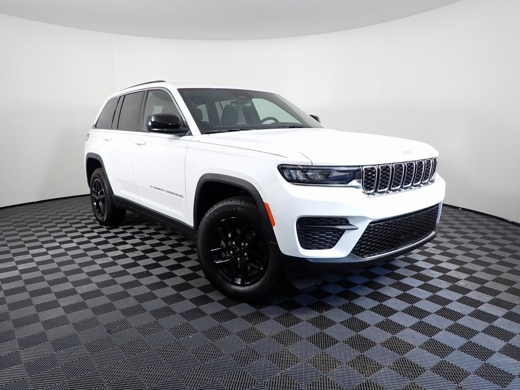 New 2025 Jeep Grand Cherokee Laredo w/ Luxury Tech Group I