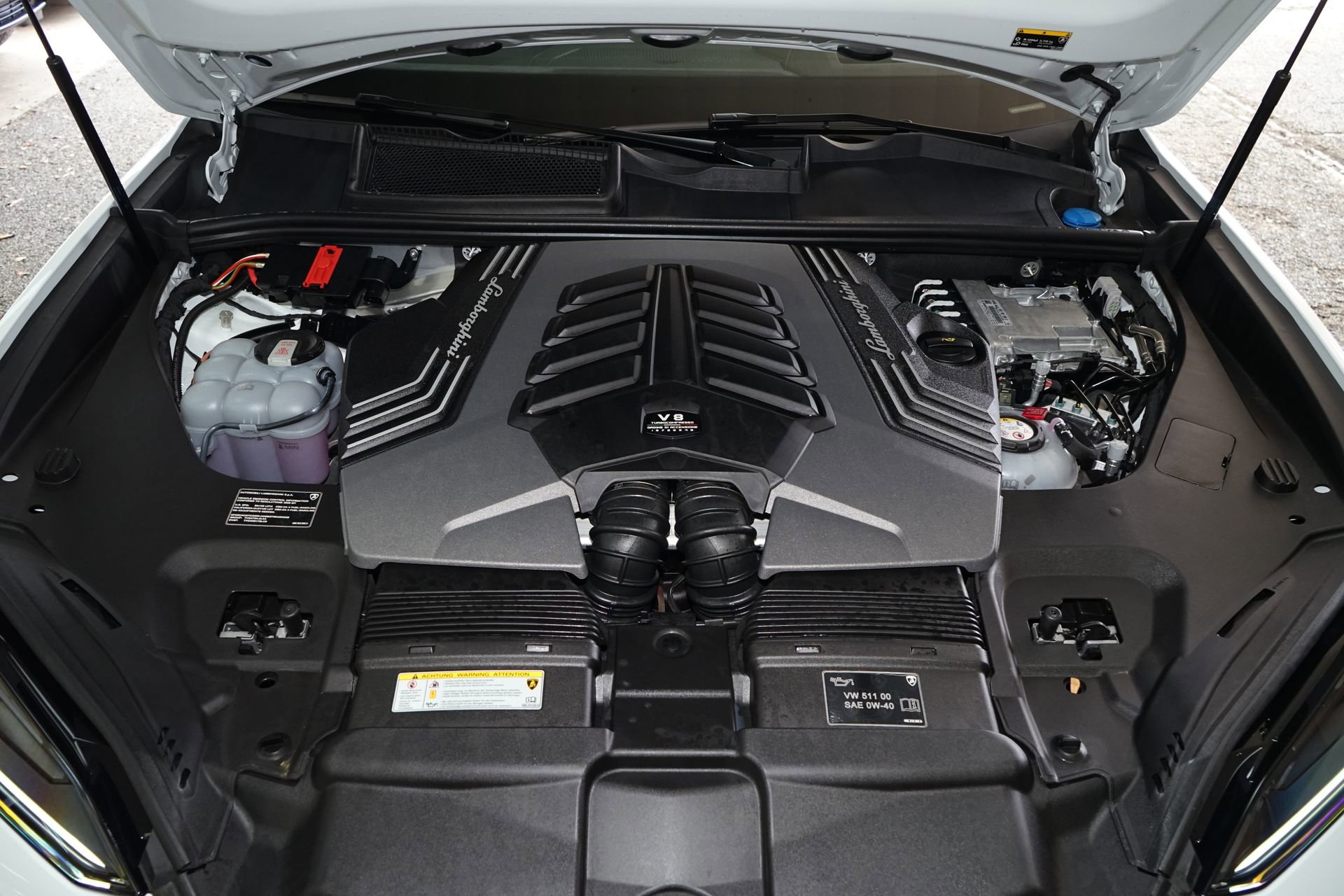 Used 2026 Lamborghini Urus SE image 36