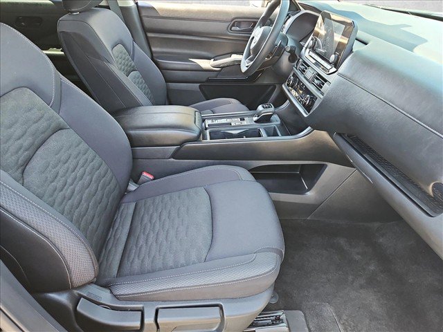 Certified 2025 Nissan Pathfinder S FWD image 24