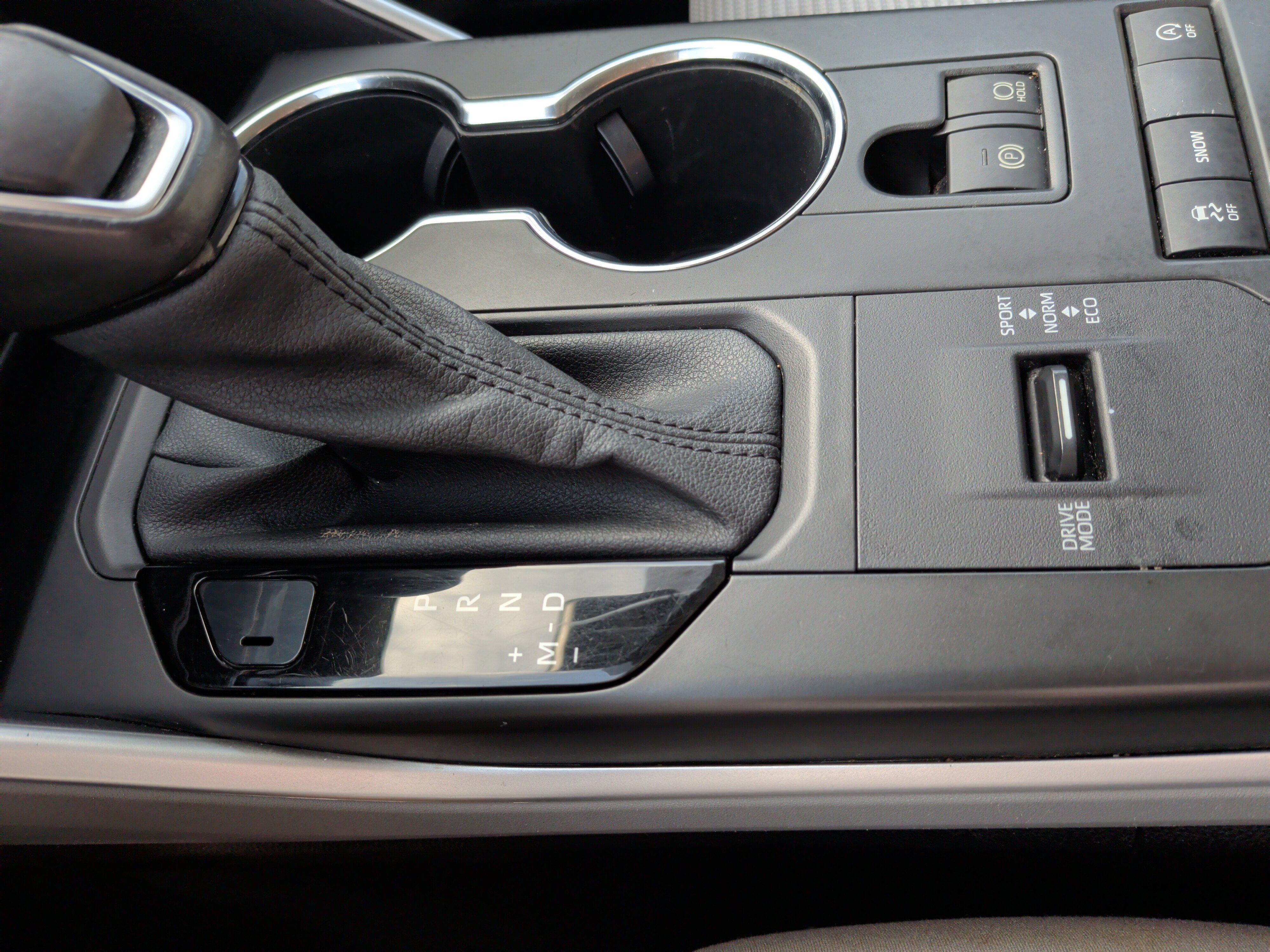 Used 2021 Toyota Highlander LE image 25