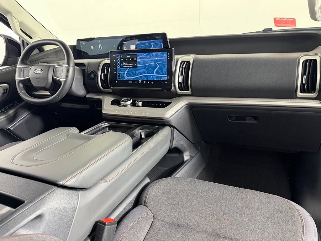 Used 2025 Ford Expedition Active AWD/4WD image 18