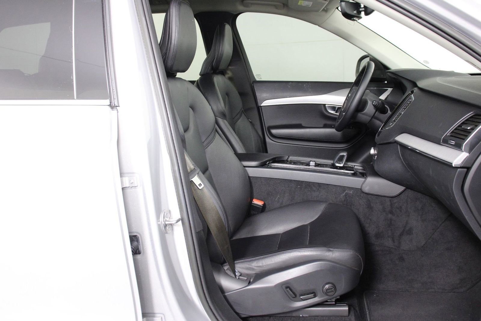 Certified 2023 Volvo XC90 B5 Core w/ Protection Package Premier AWD/4WD image 29