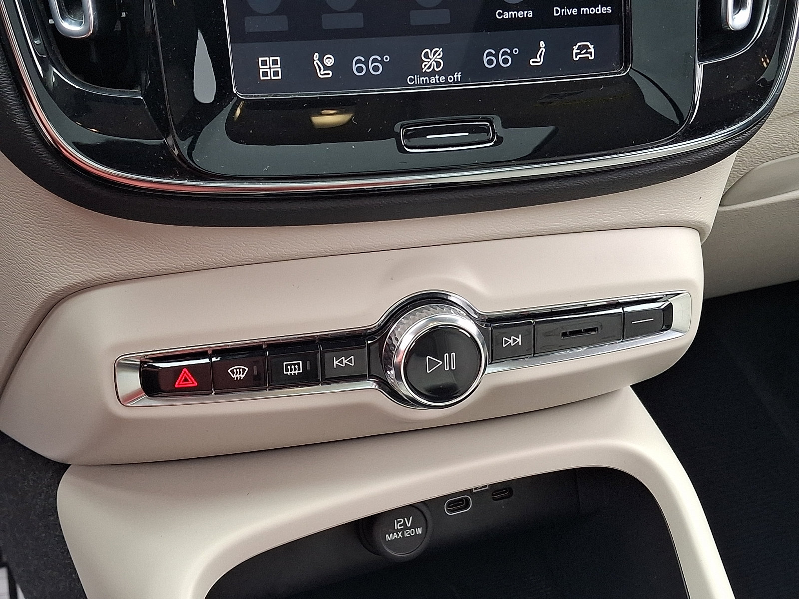 Certified 2023 Volvo XC40 B5 Plus w/ Climate Package AWD/4WD image 16