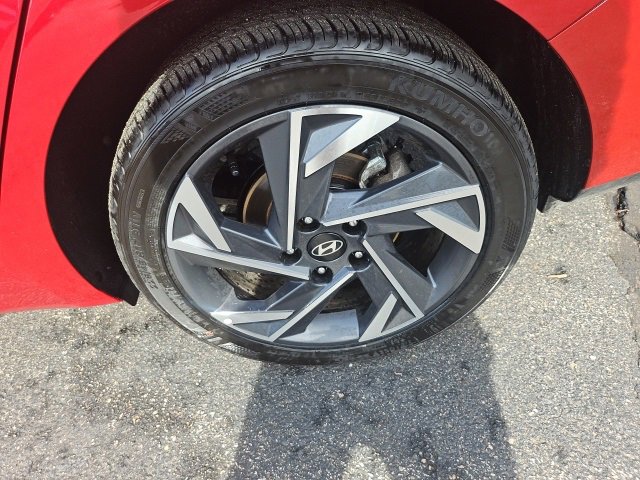 Certified 2025 Hyundai Elantra Sport image 19