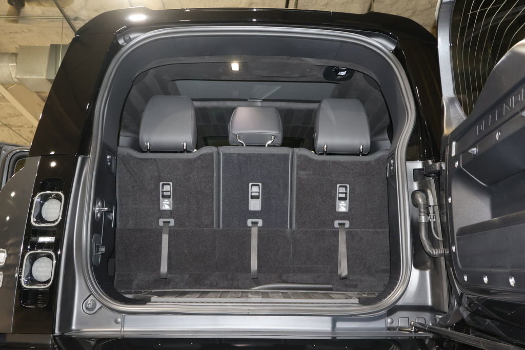 Used 2025 Land Rover Defender 130 V8 image 53