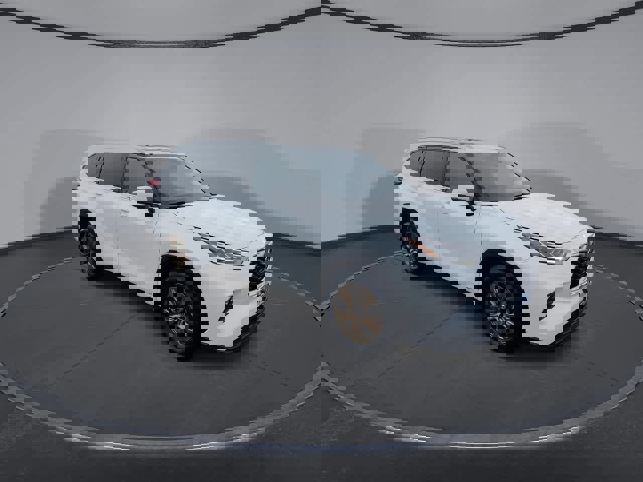 Used 2022 Toyota Highlander Bronze Edition AWD/4WD image 2